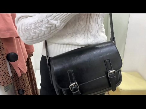 ❤️ فٹنگ روم میں ڈلڈو کے ساتھ نوجوان کتیا فیرل بیری کی عوامی مشت زنی ❤️❌ سیکس ❌